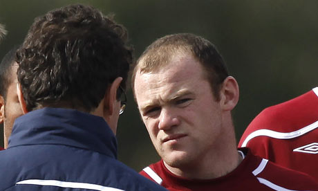 Fabio Capello talks to David Beckham and Wayne Rooney